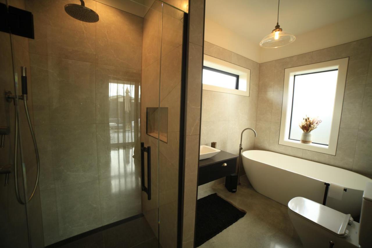 Black Stilt Retreat, Stunning Luxury Property 特威泽尔 外观 照片